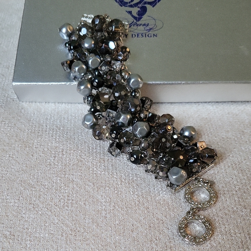 Premier Designs Silver and Gray Cluster Bracelet. NWT